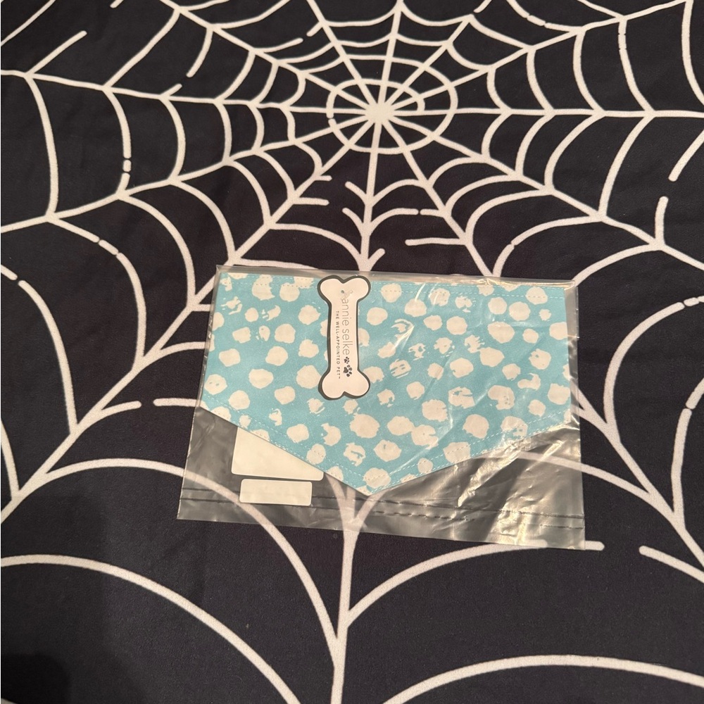 annie selkie dog bandana